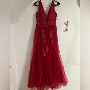 Elegant Red Lace & Tulle Evening Gown Size 4